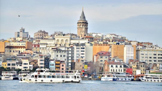 Doi români au fost victime colaterale într-un atac armat în Piaţa Taksîm din Istanbul