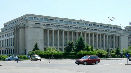 Executivul decide nivelul salariului minim pe economie în 2026, în cadrul Consiliului Naţional Tripartit