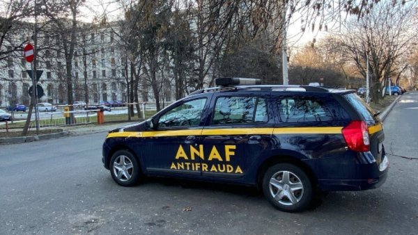 Mii de maşini blocate după controalele ANAF la firmele de ride-sharing