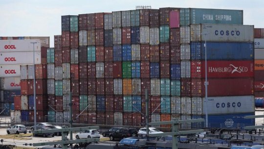 Peste 8 milioane de colete cu comenzi online au fost importate în România