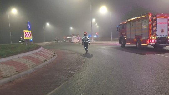 Cisternă cu apă amoniacală răsturnată pe șosea: trafic blocat pe DN 5D, la Remuș