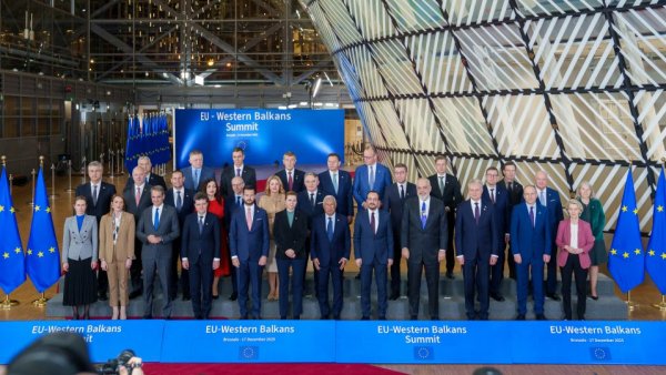 La Bruxelles continuă discuţiile şefilor de stat şi de guvern din UE privind finanţarea Ucrainei