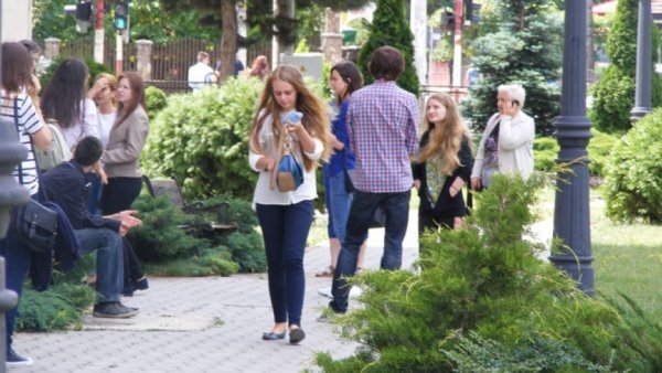 Absolvenţi de liceu care au obţinut în acest an media 10 la Bacalaureat, recompensaţi