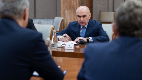 Premierul Bolojan îşi angajează răspunderea în Parlament pe legea privind pensiile magistraţilor