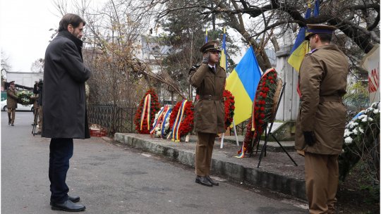 Ceremonie la monumentul eroilor Revoluției de la Radiodifuziunea Română.