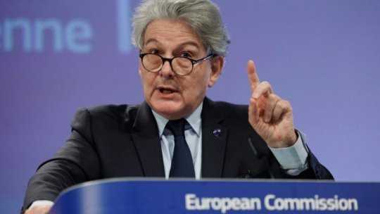 Reacţii la decizia de a le interzice unor personalităţi europene intrarea în SUA