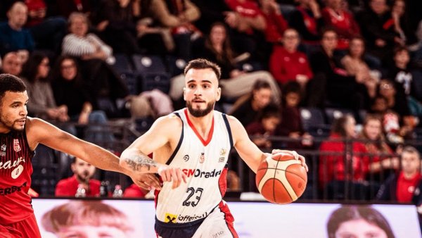 Baschet: Încă o victorie pentru liderul CSM Oradea