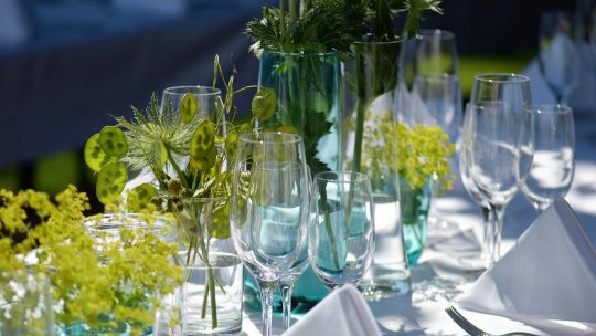 Jumătate dintre români „petrec Revelionul acasă”