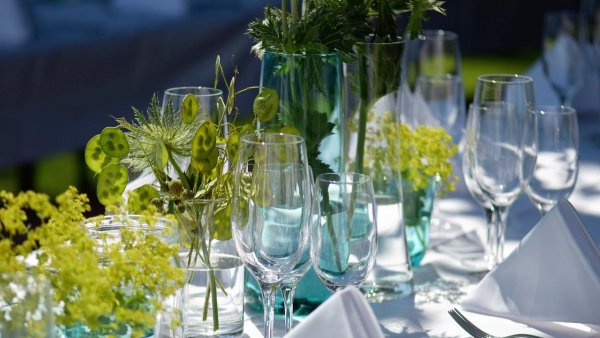 Jumătate dintre români „petrec Revelionul acasă”