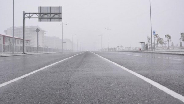 Ceață pe 5 autostrăzi și pe drumurile din 8 județe