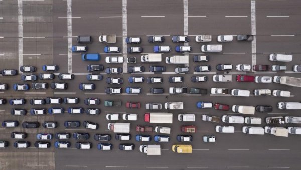 Fermierii din Grecia își intensifică acțiunile de protest pe întreg teritoriul țării