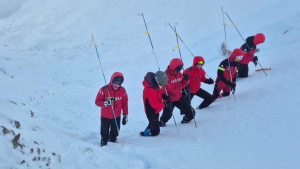 Turistul britanic dispărut în urmă cu aproape 2 săptămâni în Munţii Bucegi este căutat de Salvamont
