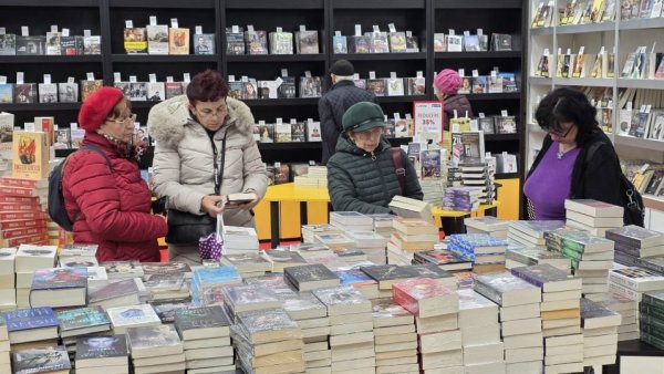 Peste 90 de evenimente editoriale pentru iubitorii de cărţi la Târgul de Carte Gaudeamus Radio România