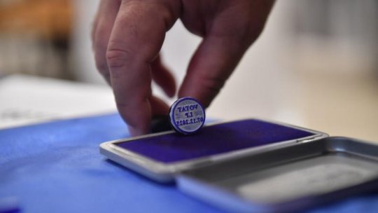 Prezența la urne, la ora 13.00, se apropie de 13%