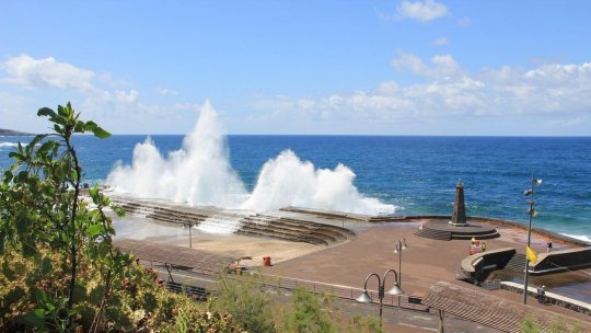 Doi români omorâți în Tenerife de un val uriaș