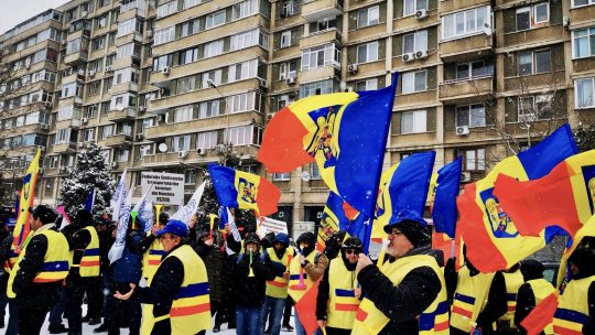 Ceferiștii, o nouă zi de protest în fața Ministerului Transporturilor