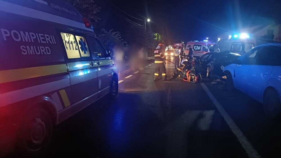 12 persoane au ajuns la spital, în urma unui accident produs în localitatea Ariceştii Rahtivani
