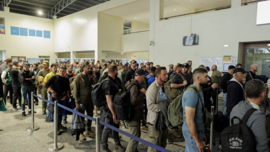 Aproximativ 300 de mercenari români, repatriați din R.D. Congo cu un zbor charter civil