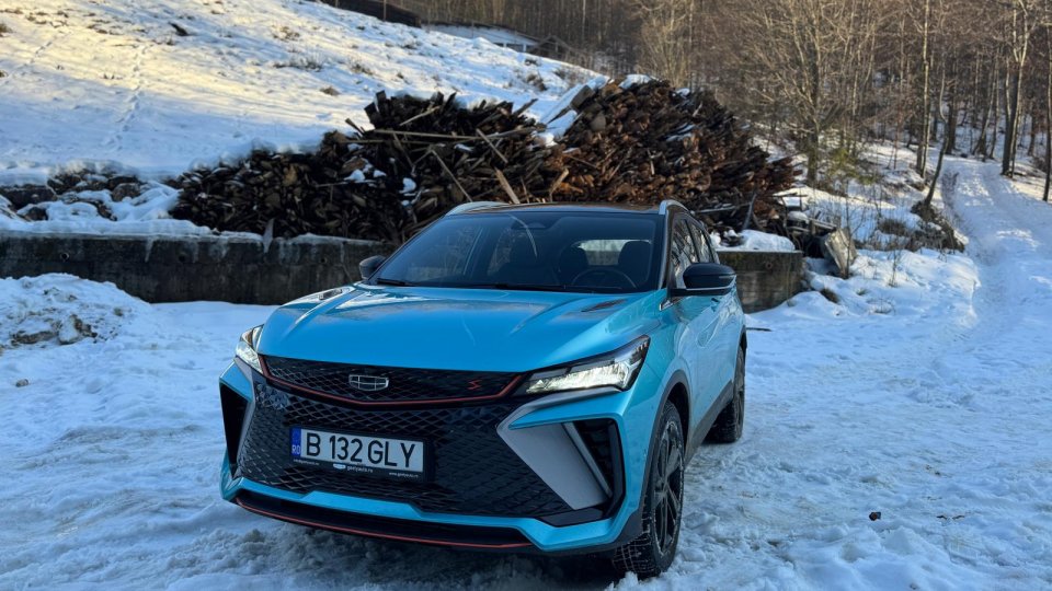 Probă de Drum: Geely Coolray, forme și culori