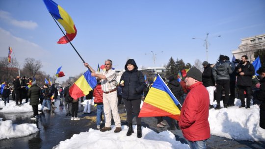 Protest în Piața Victoriei: ”Turul doi înapoi”