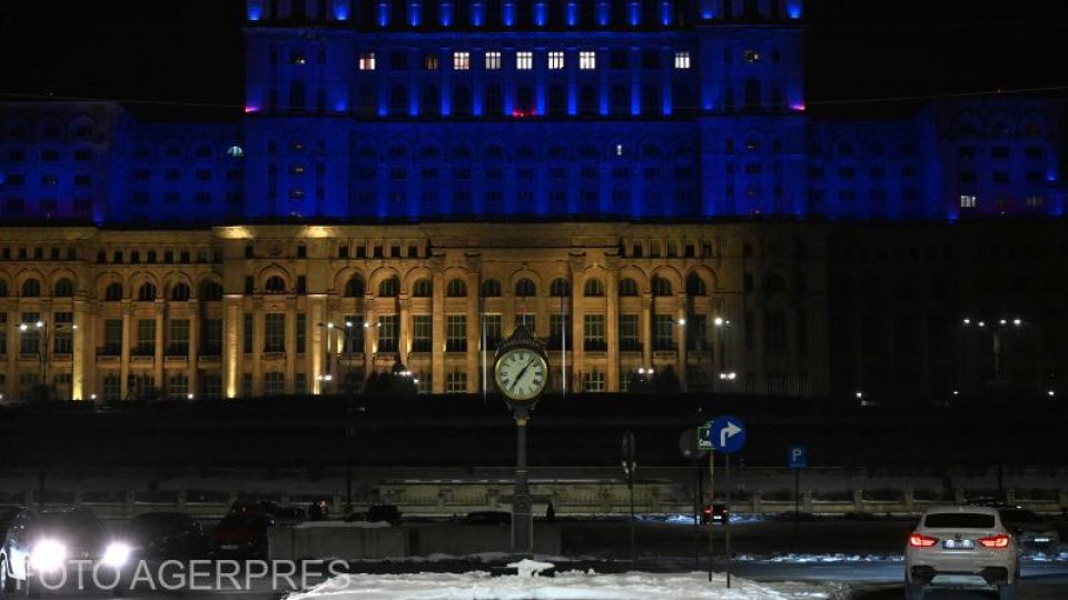 Palatul Cotroceni și Palatul Parlamentului, iluminate în culorile drapelului ucrainean