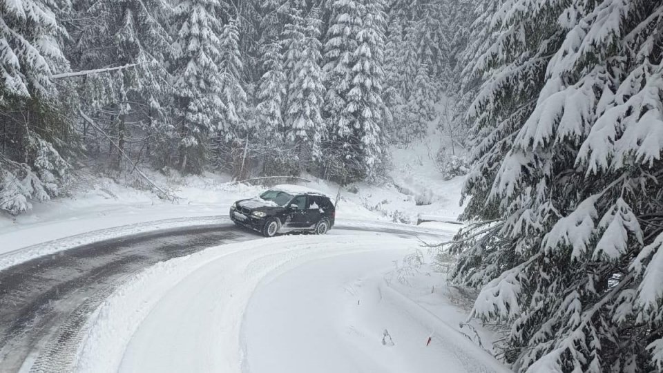 Maramureș: La stația meteo Iezer se înregistrau 45 de centimetri de zăpadă