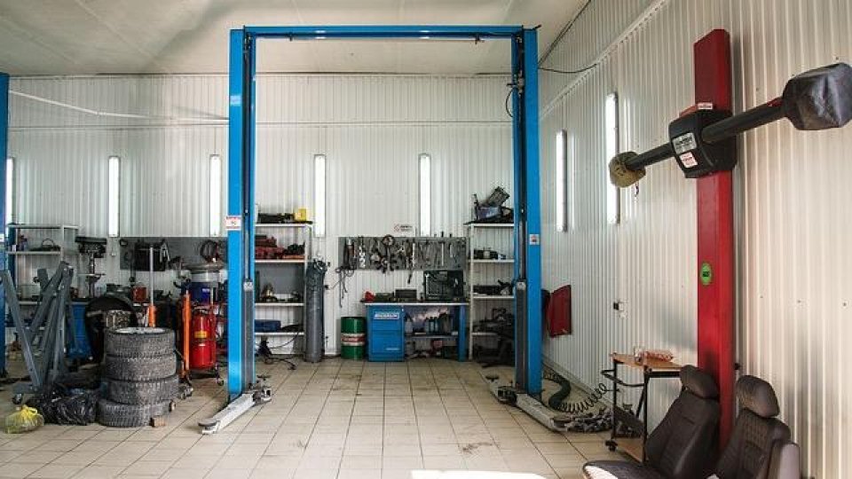 Atelierele de reparații auto clandestine, un pericol pentru siguranța rutieră