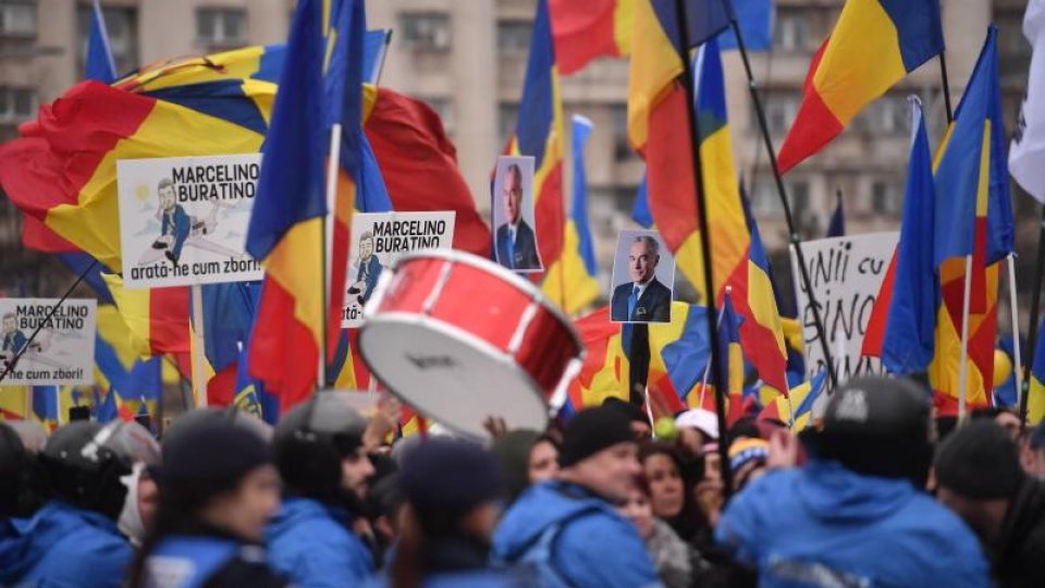 București: Protestatarii au scandat lozinci împotriva guvernului şi au contestat anularea alegerilor