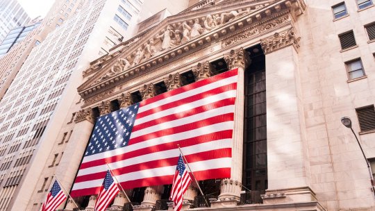Prețurile acțiunilor pe piețele bursiere americane au scăzut considerabil