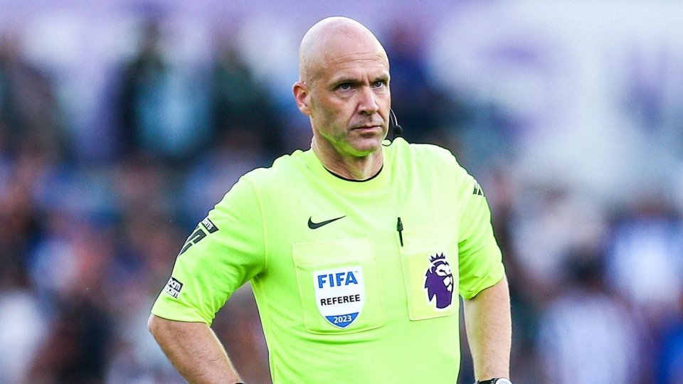 Arbitru din Premier League delegat la Olympique Lyon - FCSB