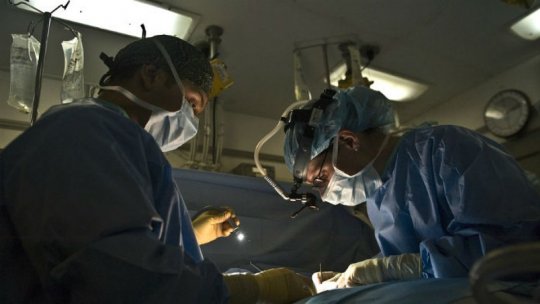 Prima persoană din lume care a trăit 100 de zile cu o inimă complet artificială