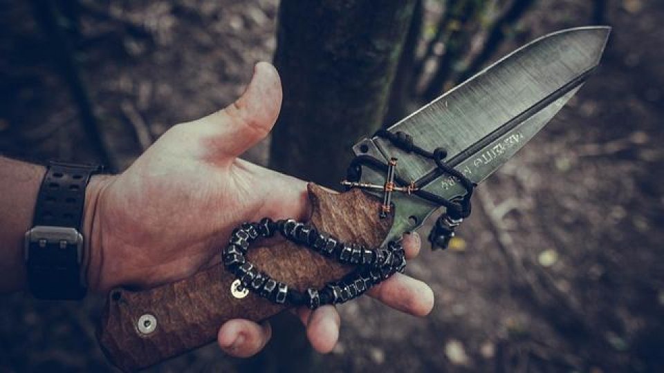 Polonezul depistat cu un cuțit la protestul din Piața Universității, reținut pentru 24 de ore