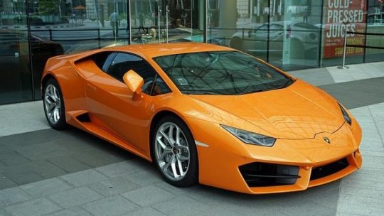 Autoturisme de lux cu numere de înmatriculare şi acte false descoperite în Constanţa