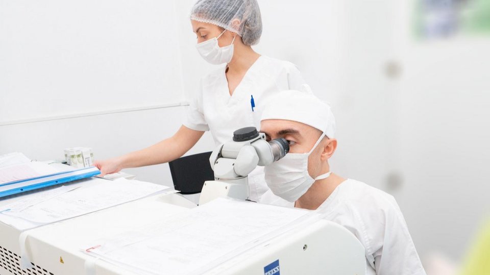 Pacienţii care suferă de cataractă se pot opera acum şi la spitalul de stat din Botoşani