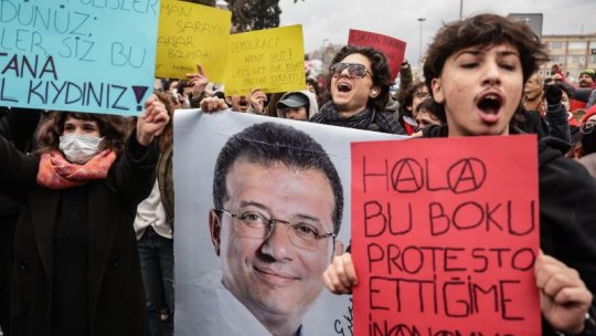 Un tribunal din Turcia a decis menţinerea în arest a primarului Istanbulului