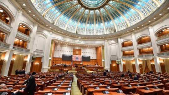 Sancţiuni majorate pentru parlamentarii care au absenţe nemotivate
