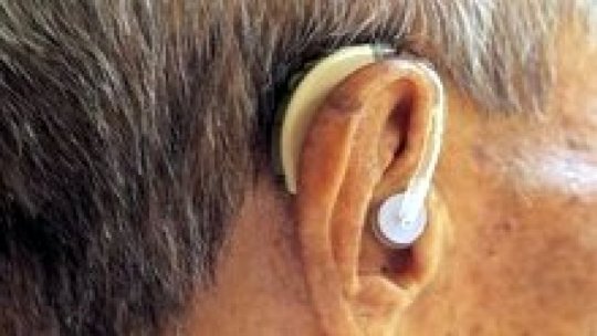 Cei care au deficienţe de auz severe vor putea beneficia de un voucher