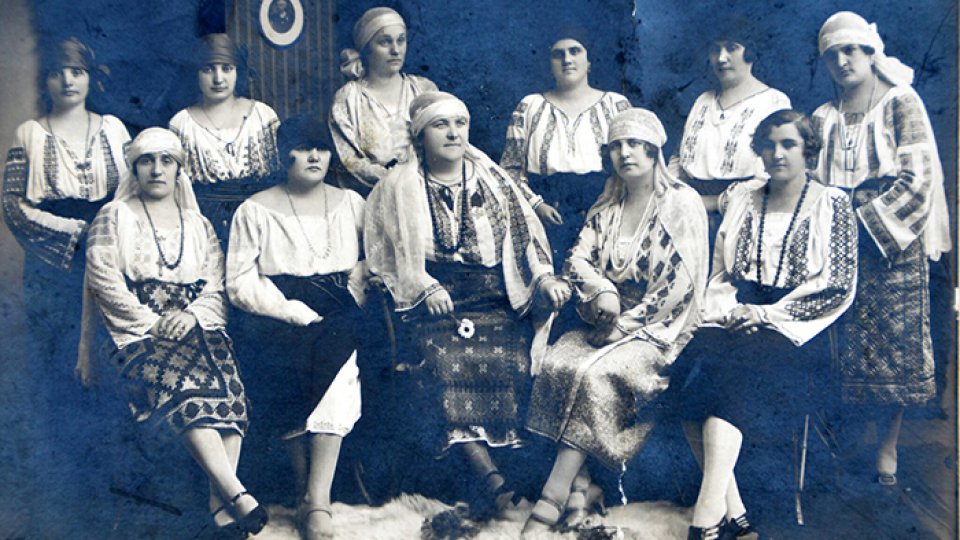 "Femeia română în perioada antebelică"