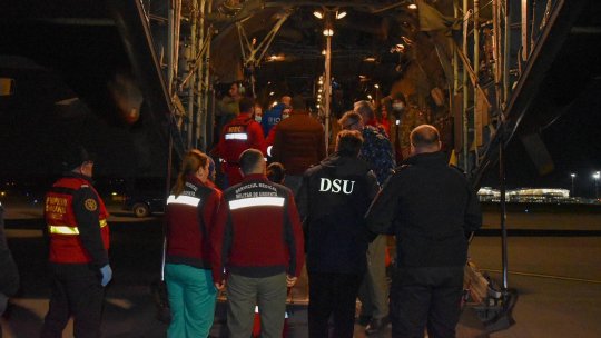 O aeronavă cu 18 pacienţi palestinieni din Gaza a aterizat la Baza 90 Otopeni