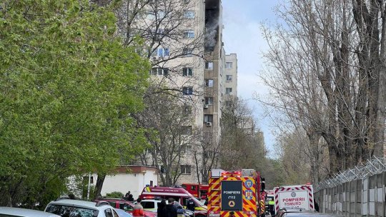 O explozie, urmată de un incendiu, s-a produs într-un bloc din sectorul 6 al Capitalei