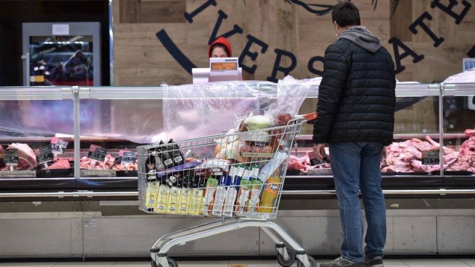 Începe oficial comerţul cu alimente specifice sărbătorilor pascale