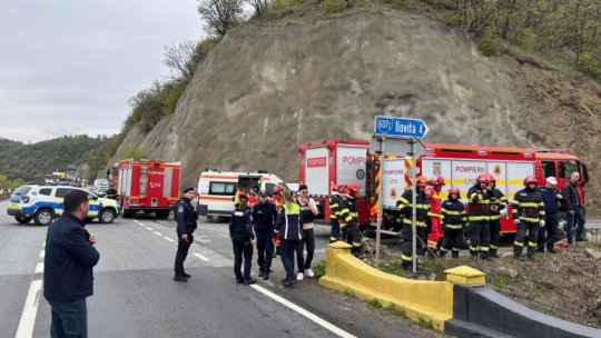 Şoferul autoutilitarei de transport marfă care a căzut în Dunăre, a fost adus la mal fără viaţă