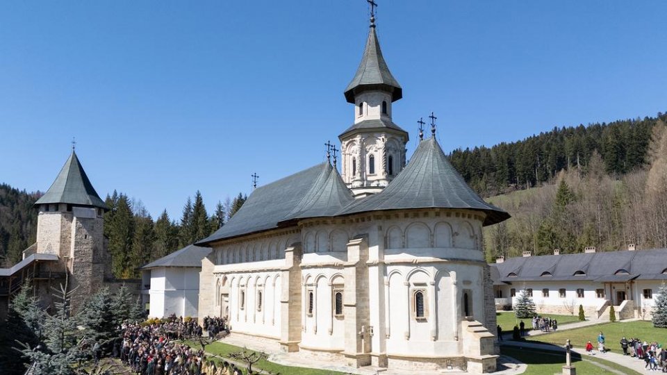 Suceava: Mânăstirile bucovinene atrag mulți turiști în această perioadă