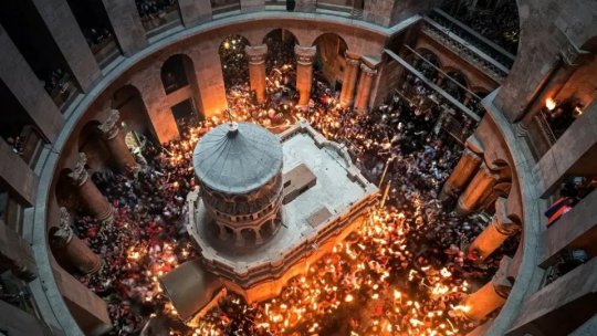 Lumina Sfântă s-a aprins la Ierusalim
