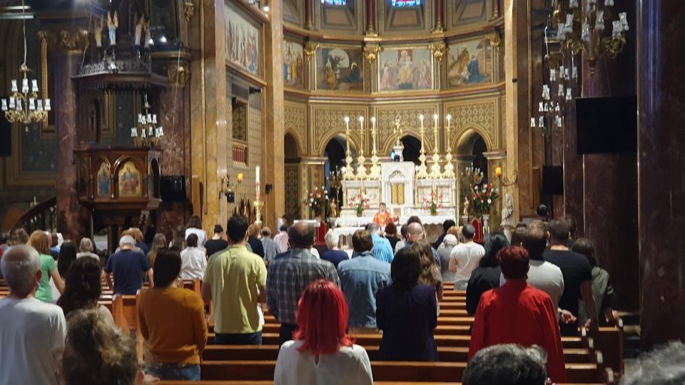 Bisericile romano-catolice din Iași organizează liturghii în amintirea Papei Francisc