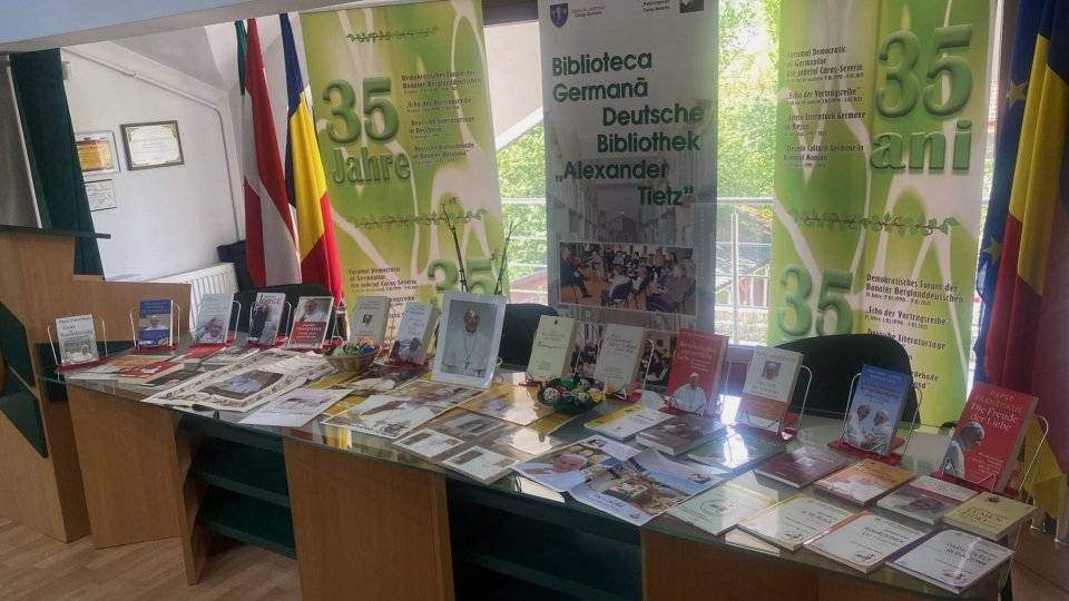 Creștinii din România îi aduc un omagiu Papei Francisc