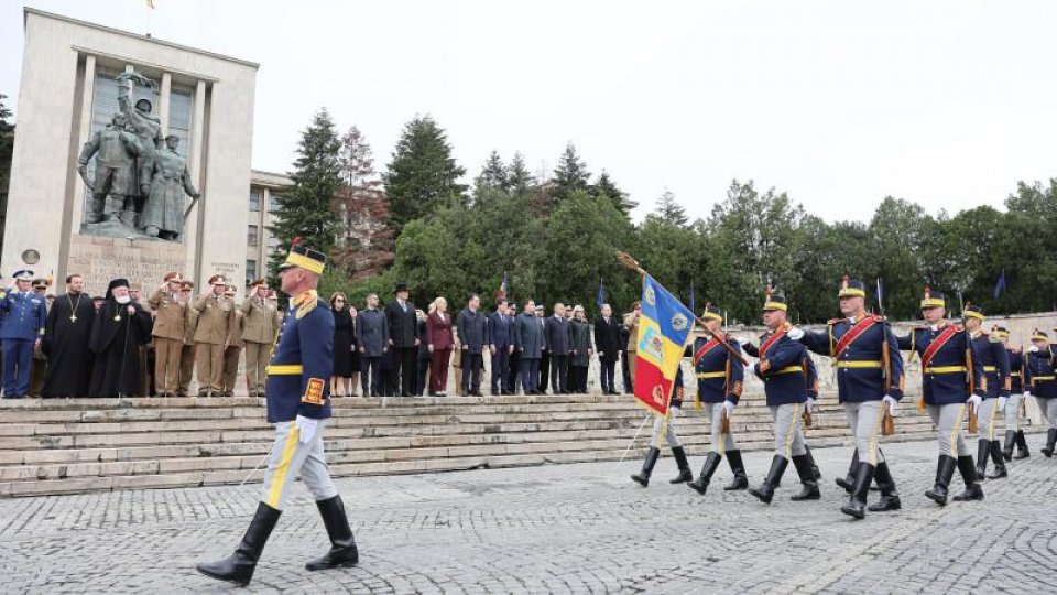 Ceremonie militară la monumentul Eroilor Patriei