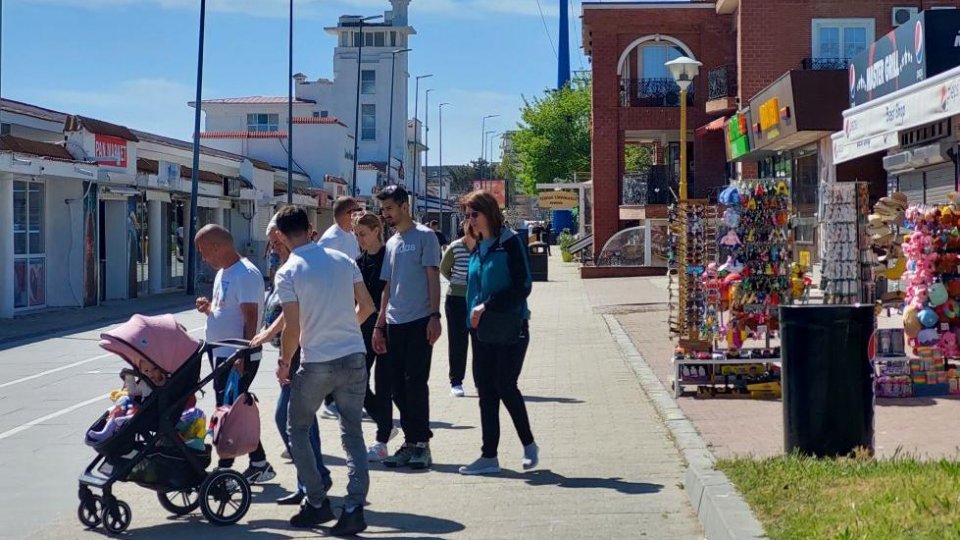 Mulţi turişti pe litoral, vot pe liste suplimentare
