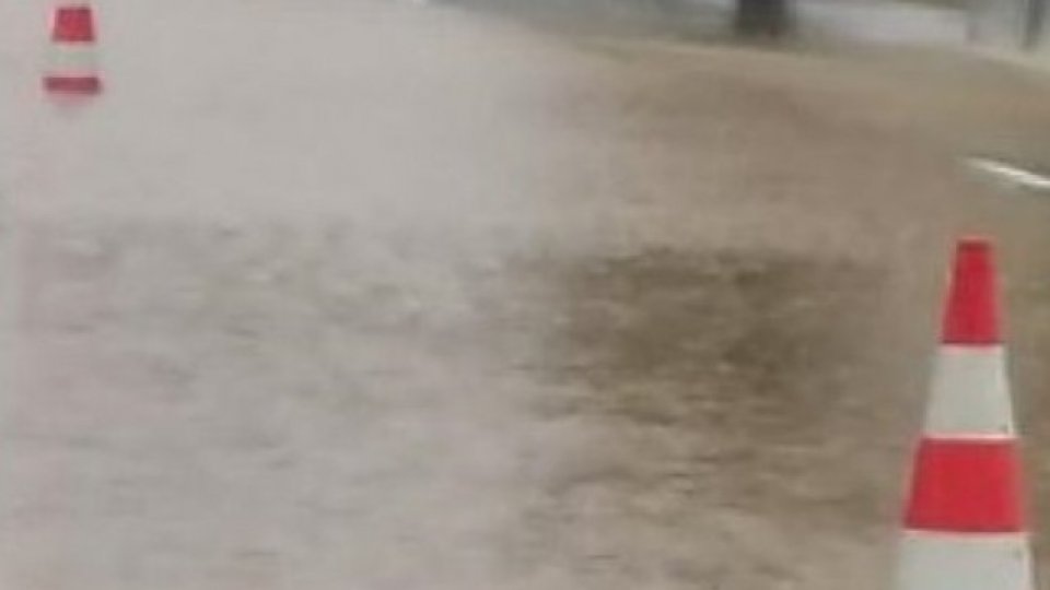 Circulaţia rutieră spre Pasul Hatod din Judeţul Covasna este întreruptă temporar