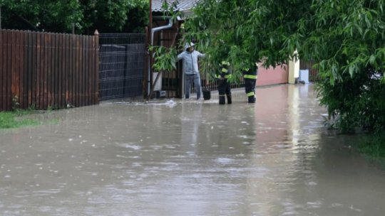 Furtunile și ploile torențiale au făcut ravagii în ţară